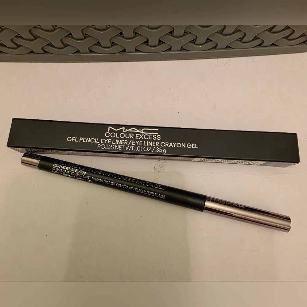 MAC Cosmetics Color Excess Gel Pencil Eyeliner - Glide Or Die/Carbon black. BNIB